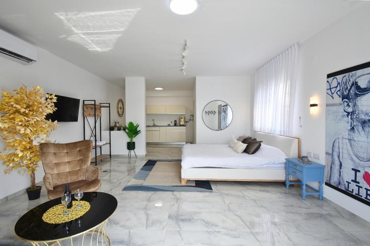 הסויטות של פולי Apartment Manot Ngoại thất bức ảnh