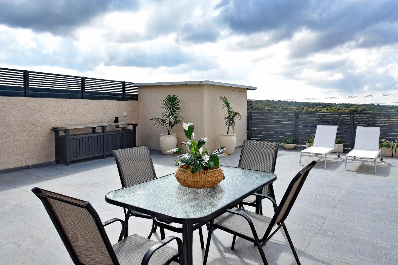 הסויטות של פולי Apartment Manot Ngoại thất bức ảnh